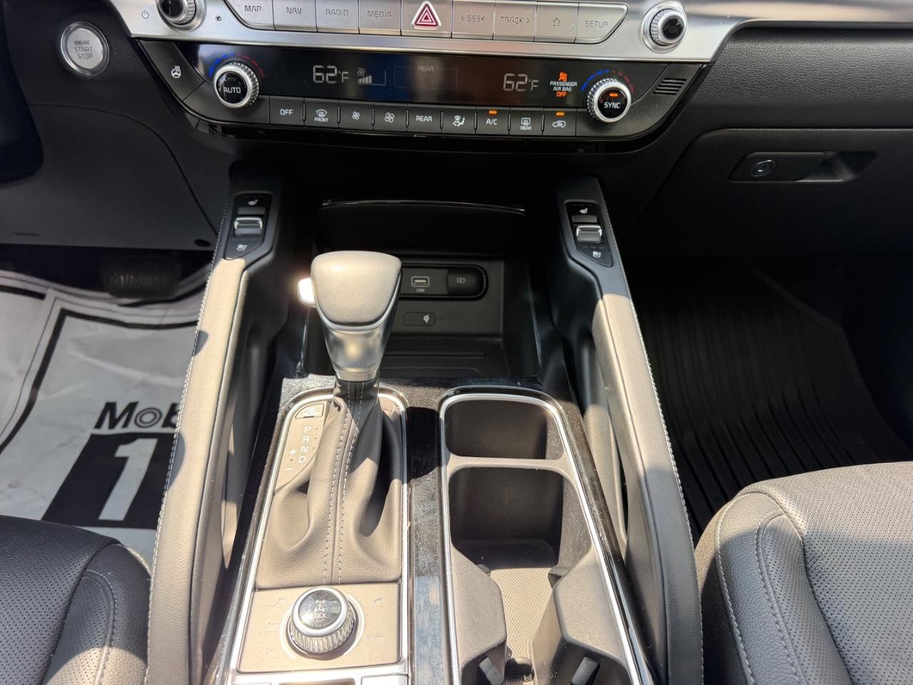 Kia Telluride Vehicle Full-screen Gallery Image 18