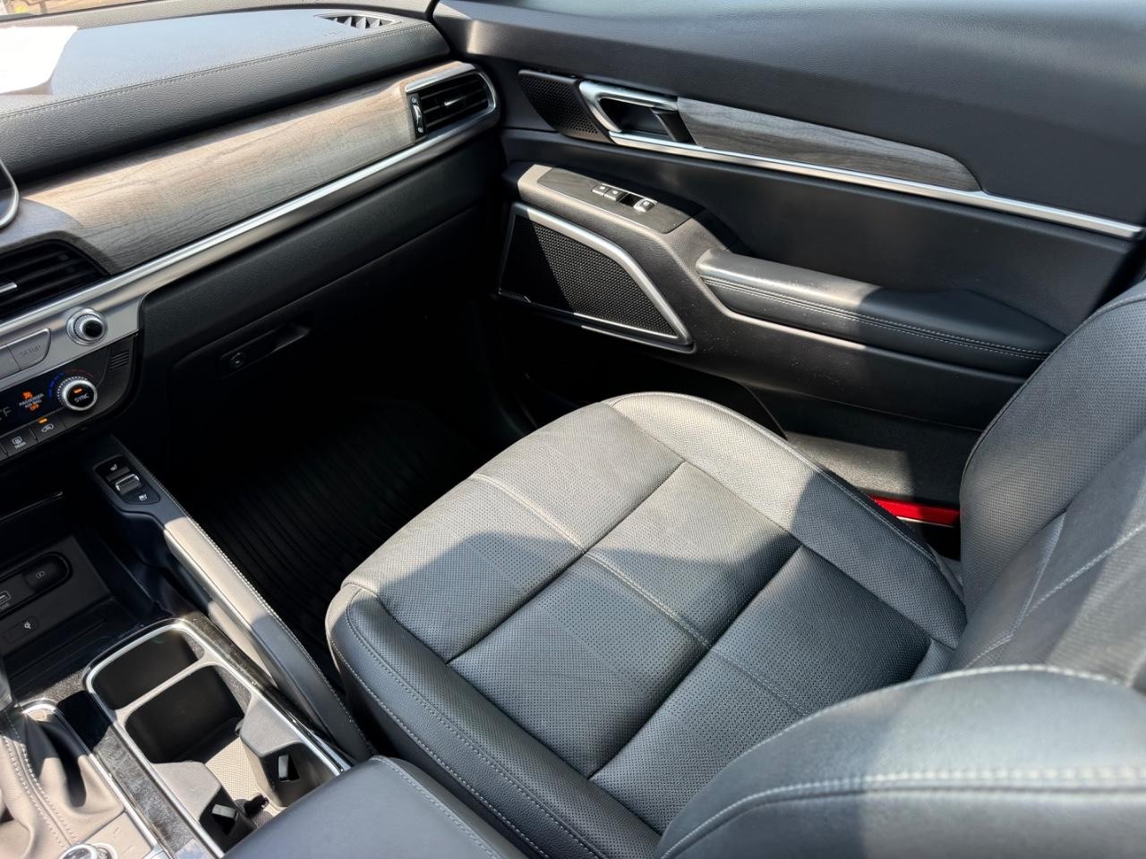 Kia Telluride Vehicle Full-screen Gallery Image 19