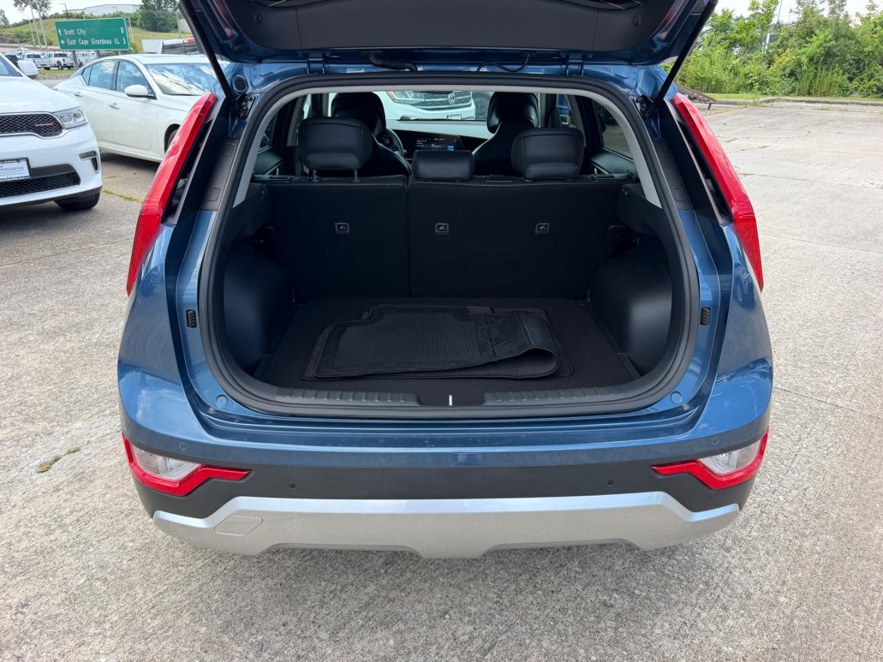 Kia Niro Vehicle Full-screen Gallery Image 05