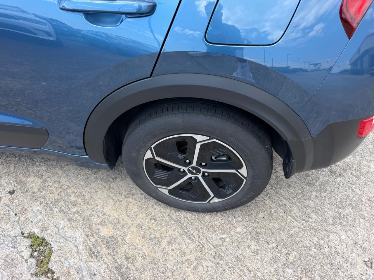 Kia Niro Vehicle Full-screen Gallery Image 06
