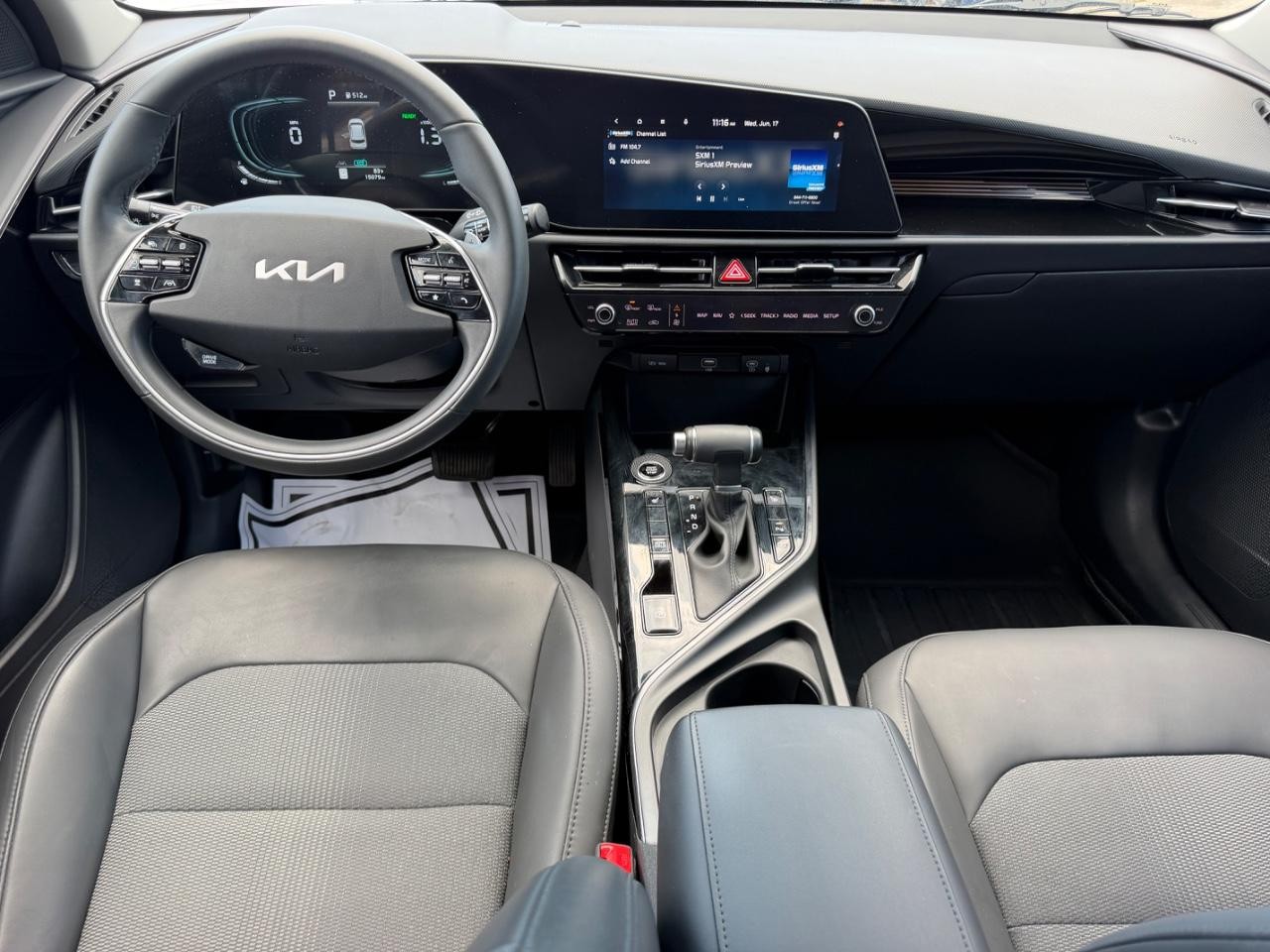 Kia Niro Vehicle Full-screen Gallery Image 08