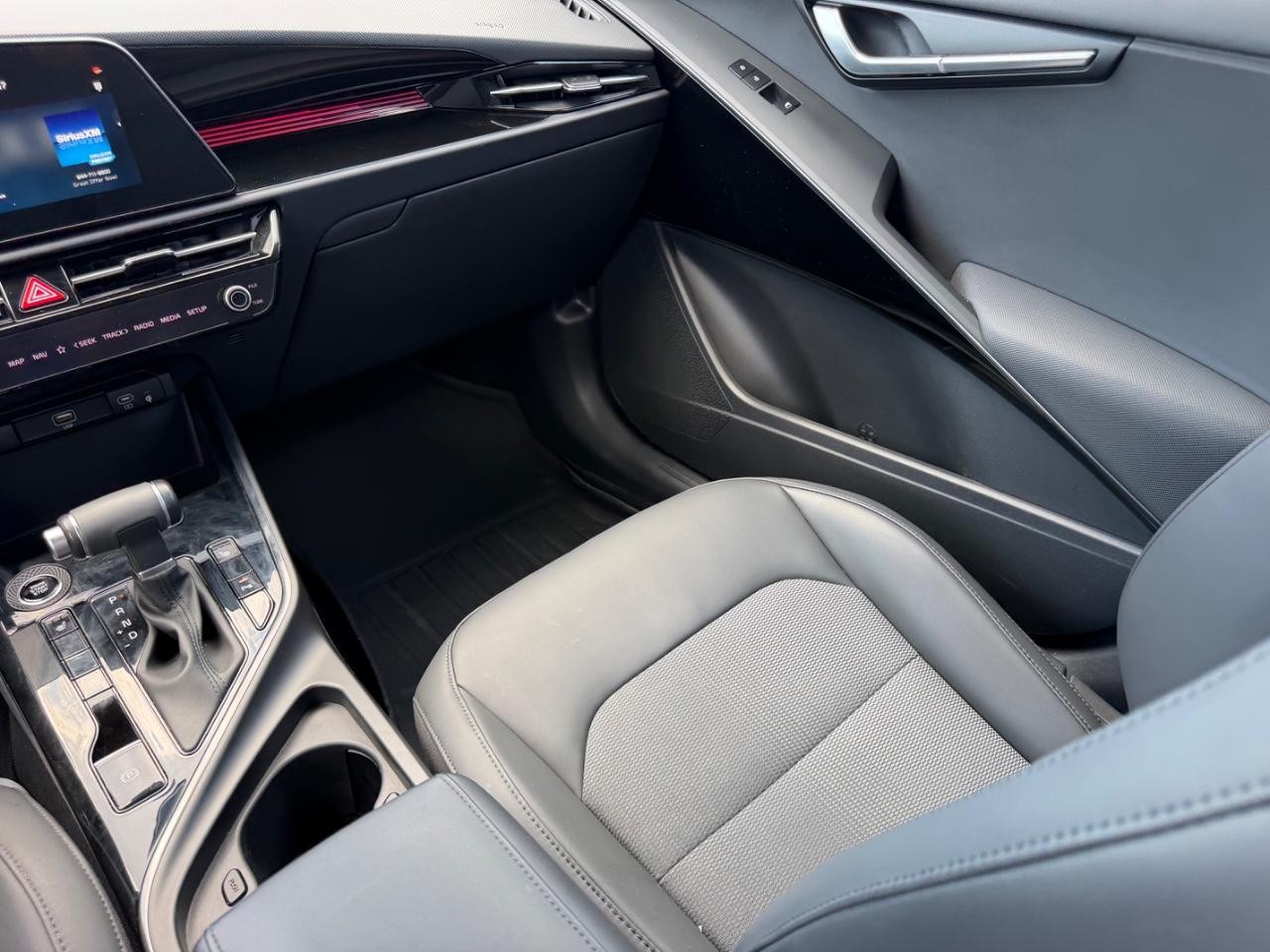 Kia Niro Vehicle Full-screen Gallery Image 15