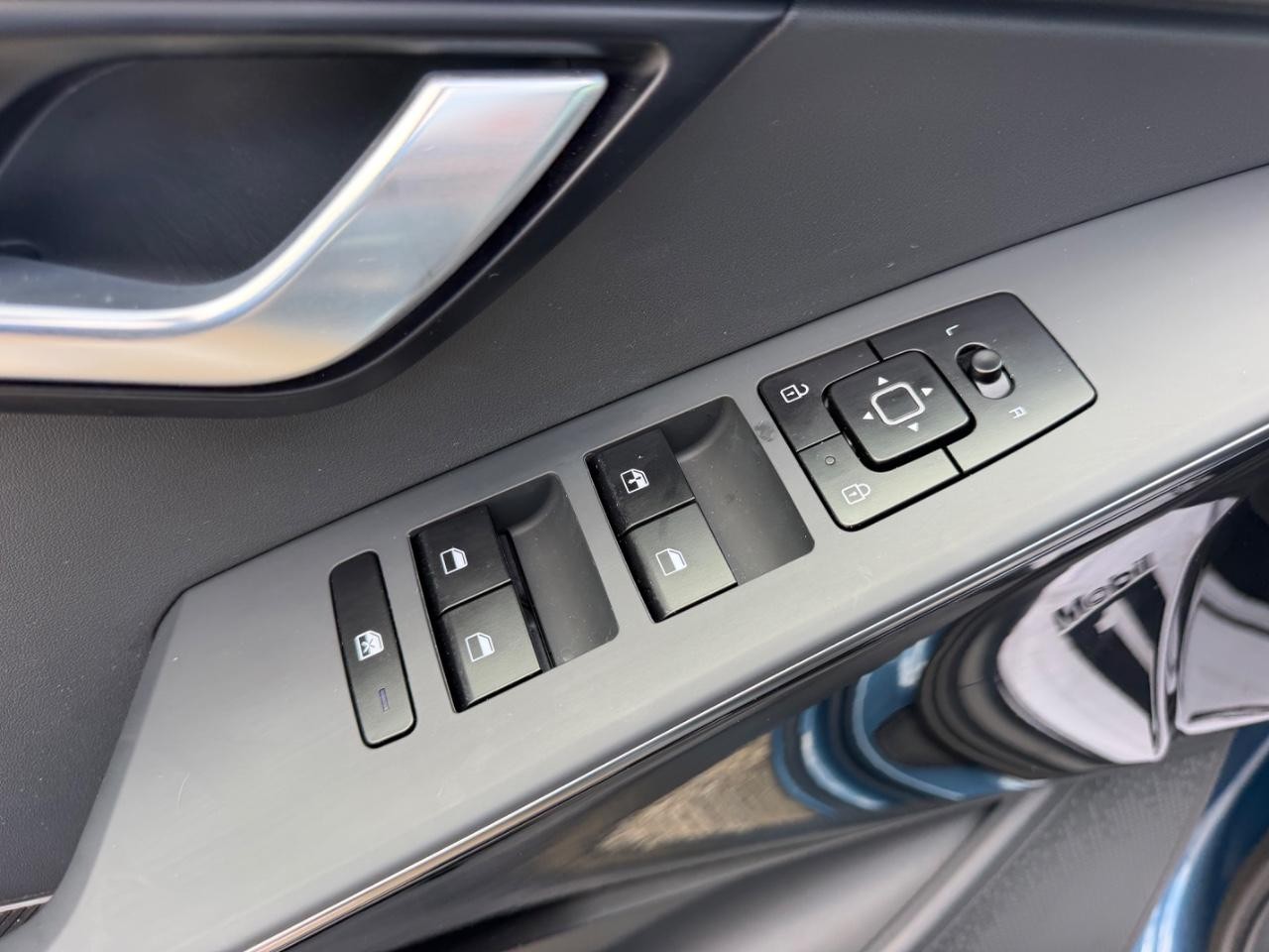 Kia Niro Vehicle Full-screen Gallery Image 16