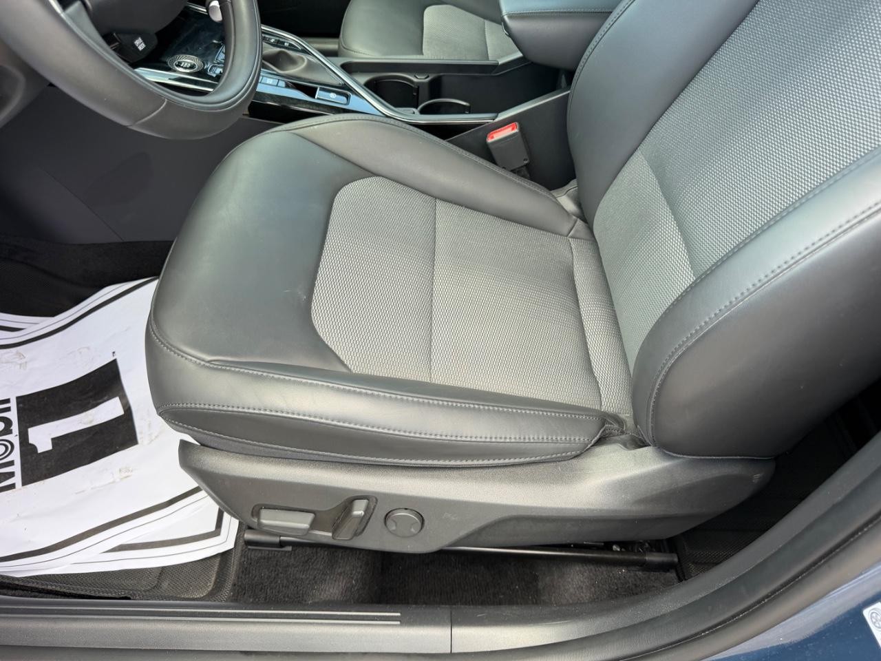 Kia Niro Vehicle Full-screen Gallery Image 17