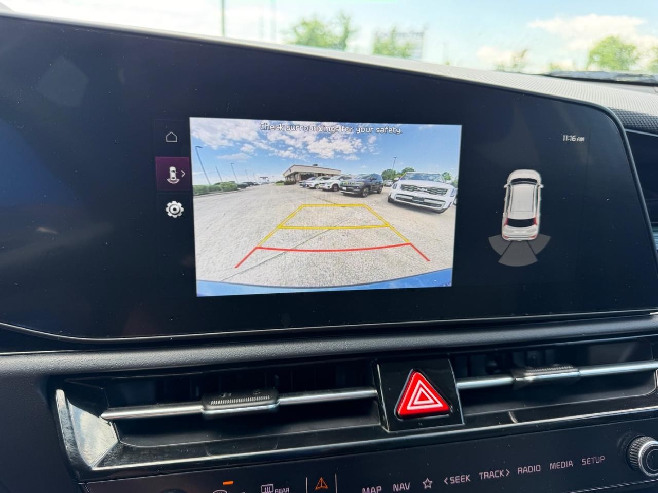 Kia Niro Vehicle Full-screen Gallery Image 19