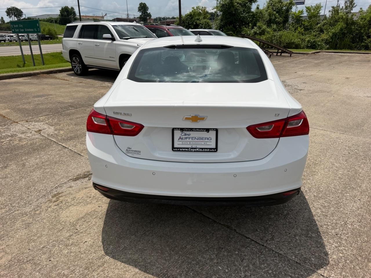 Chevrolet Malibu Vehicle Full-screen Gallery Image 03