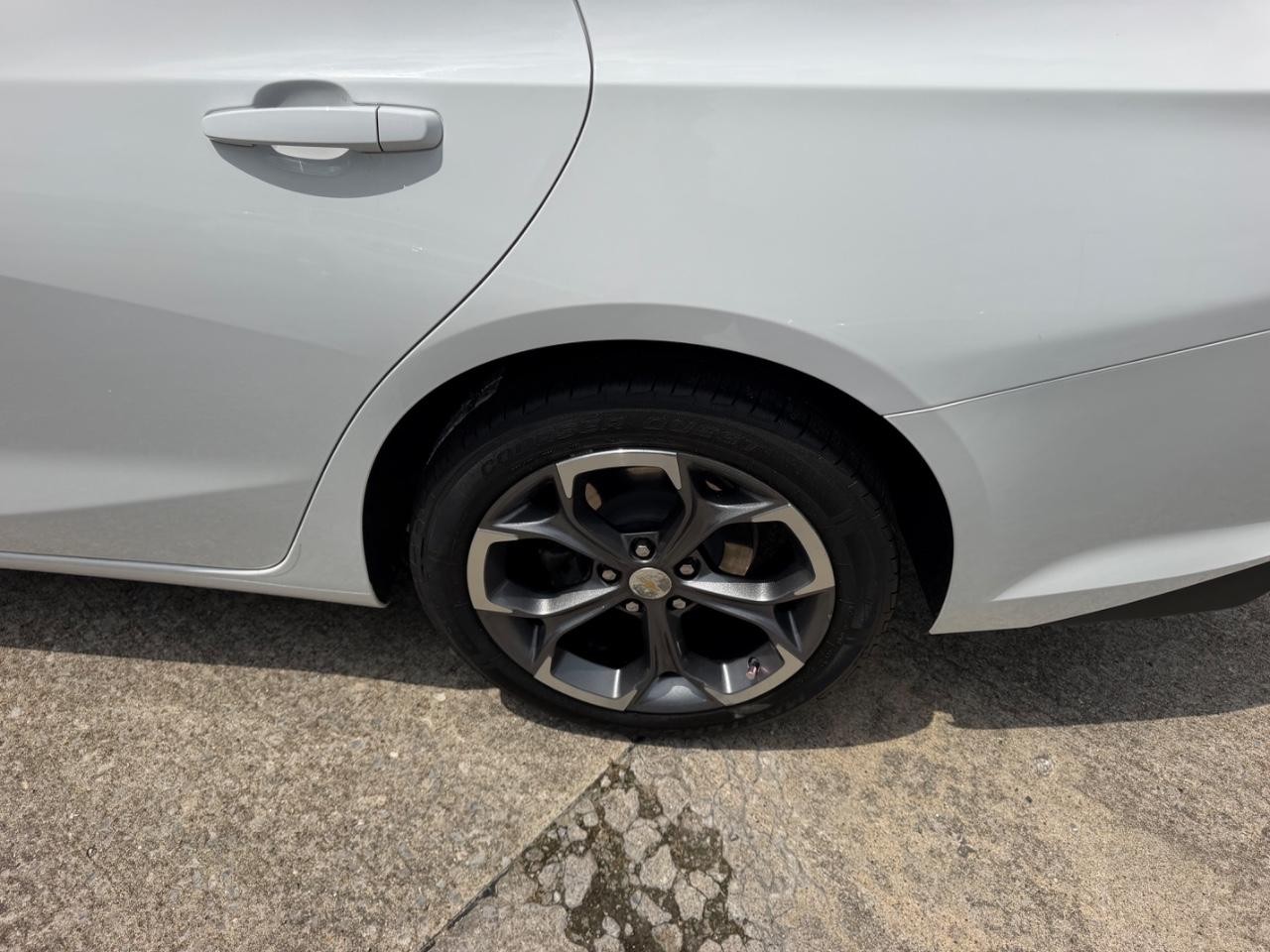 Chevrolet Malibu Vehicle Full-screen Gallery Image 05