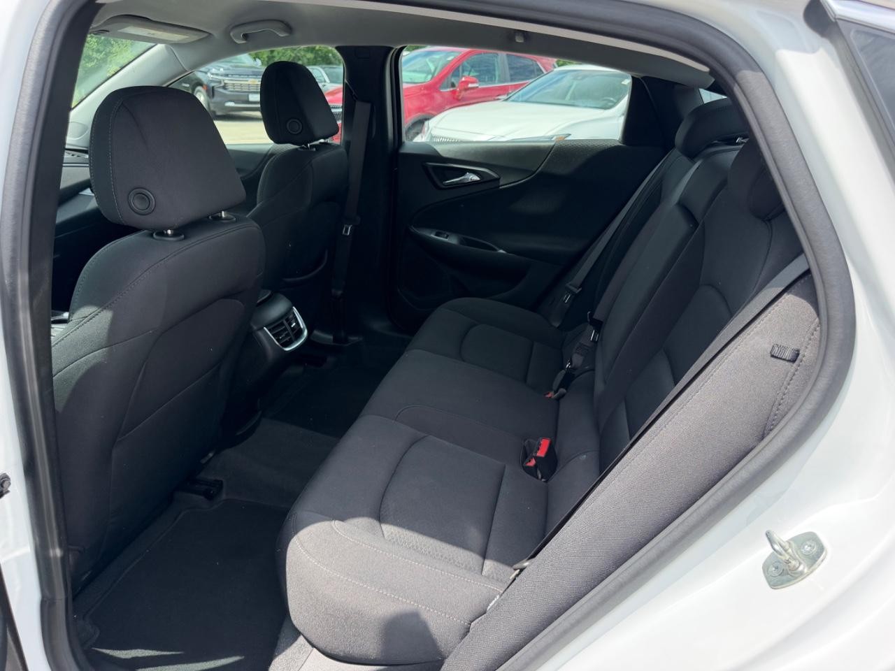 Chevrolet Malibu Vehicle Full-screen Gallery Image 06