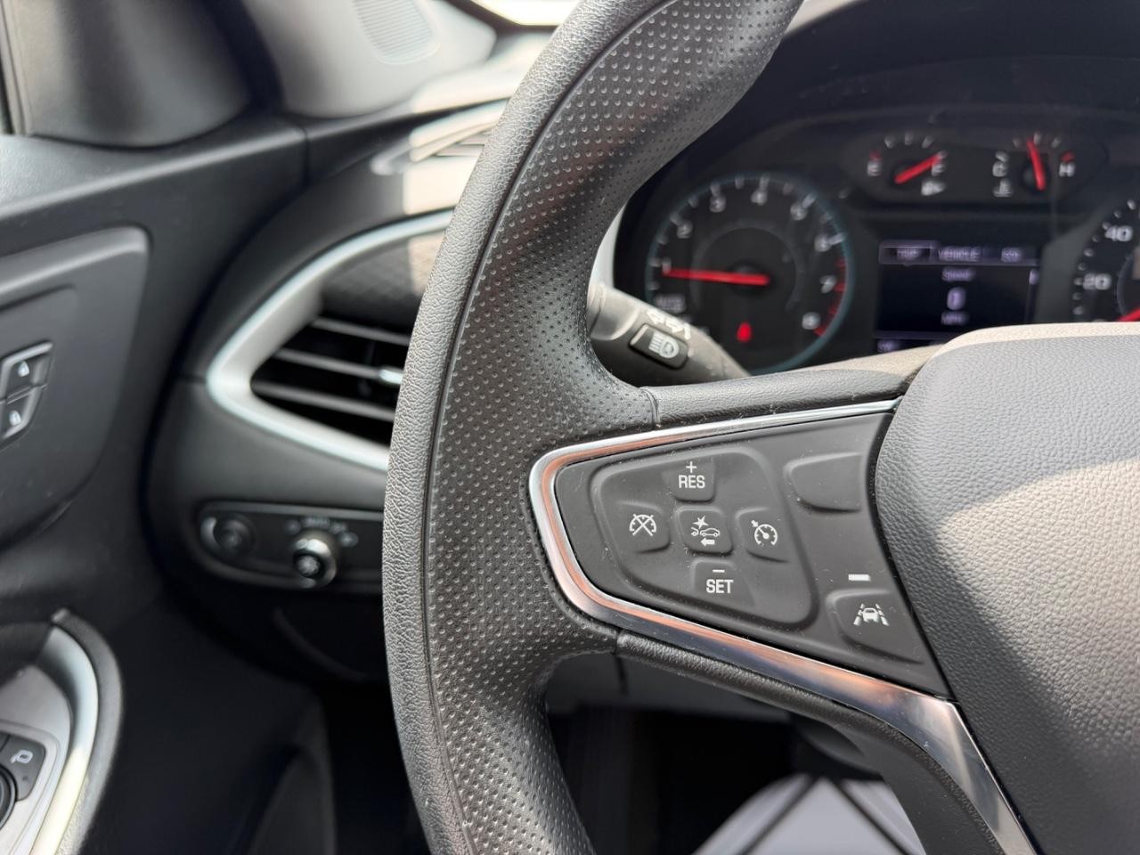 Chevrolet Malibu Vehicle Full-screen Gallery Image 09