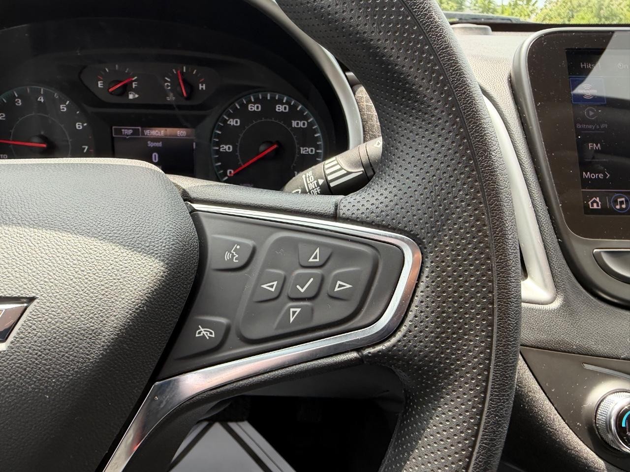 Chevrolet Malibu Vehicle Full-screen Gallery Image 10