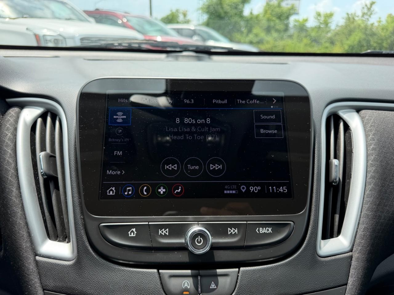 Chevrolet Malibu Vehicle Full-screen Gallery Image 11