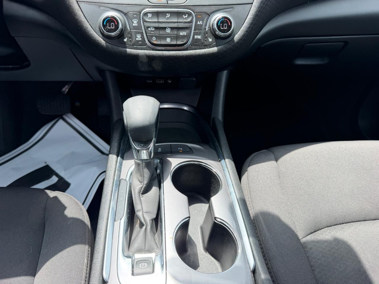 Chevrolet Malibu Vehicle Full-screen Gallery Image 13