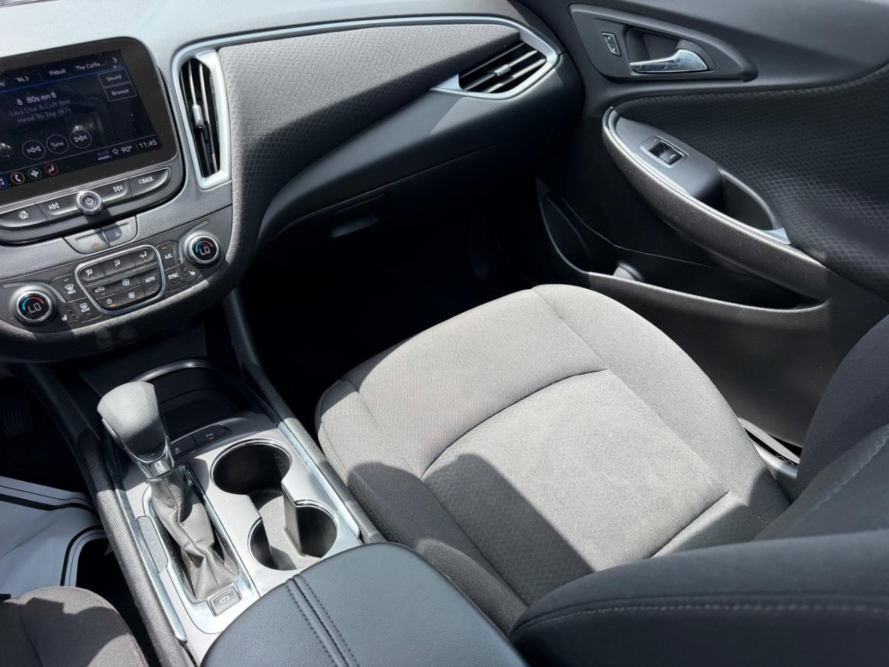 Chevrolet Malibu Vehicle Full-screen Gallery Image 14