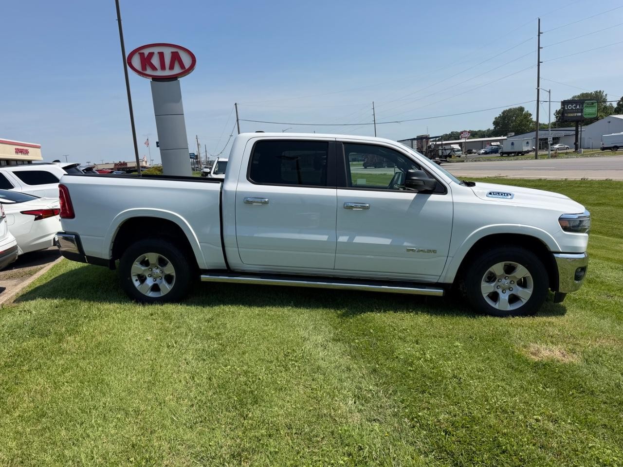 Ram 1500 Vehicle Full-screen Gallery Image 02