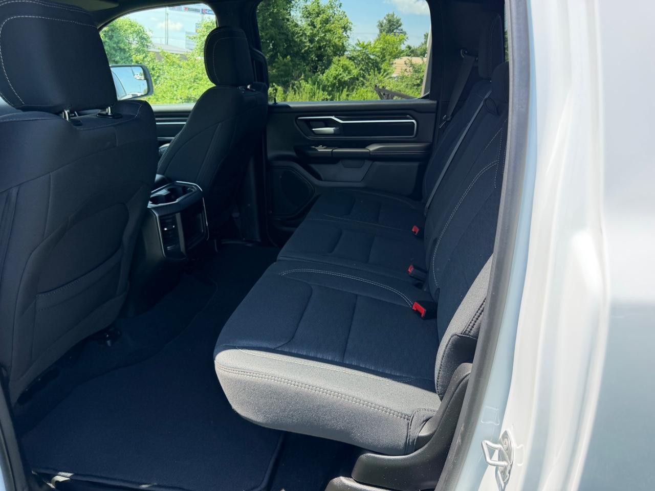 Ram 1500 Vehicle Full-screen Gallery Image 07