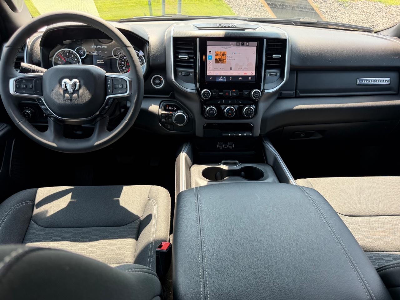 Ram 1500 Vehicle Full-screen Gallery Image 08