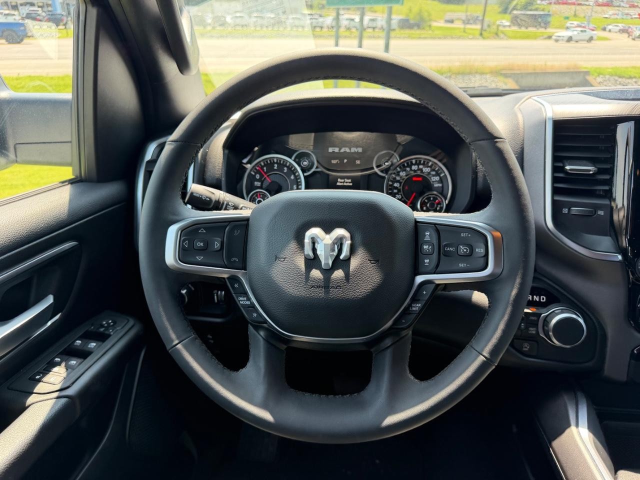 Ram 1500 Vehicle Full-screen Gallery Image 09