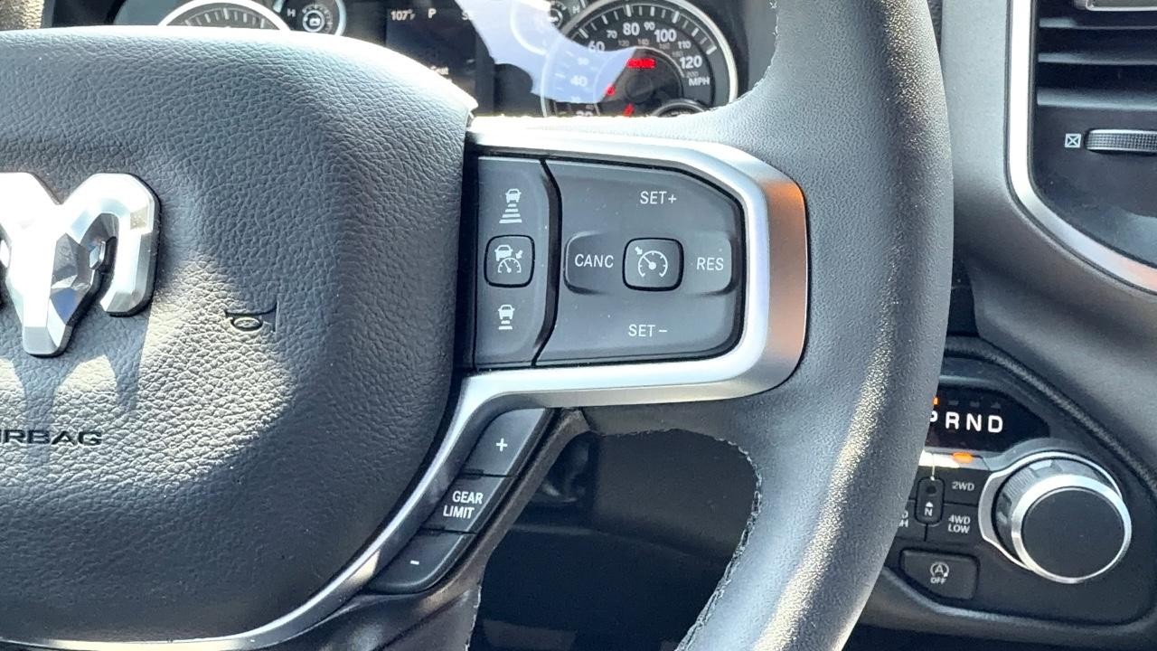 Ram 1500 Vehicle Full-screen Gallery Image 11