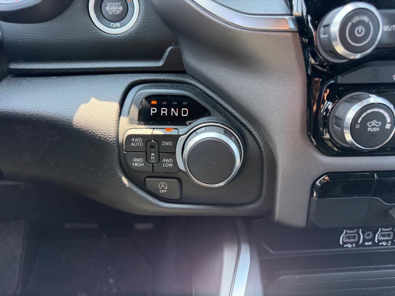 Ram 1500 Vehicle Full-screen Gallery Image 14