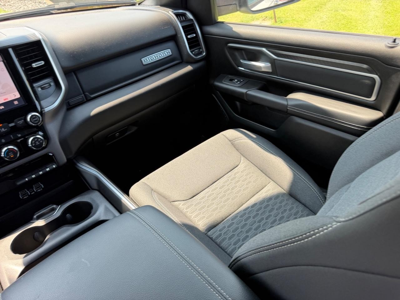 Ram 1500 Vehicle Full-screen Gallery Image 15
