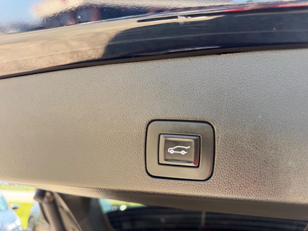 Buick Encore GX Vehicle Full-screen Gallery Image 06