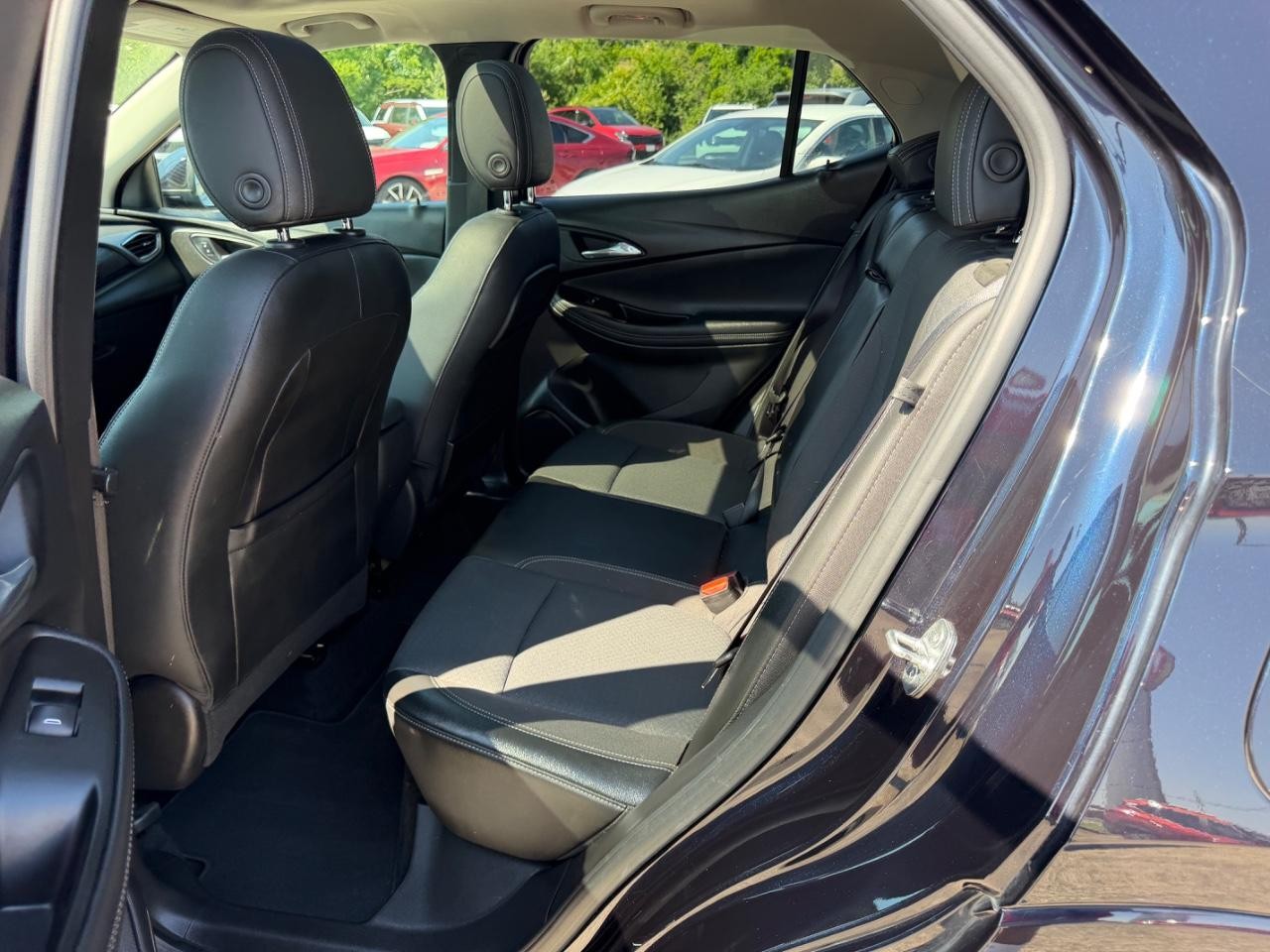 Buick Encore GX Vehicle Full-screen Gallery Image 08