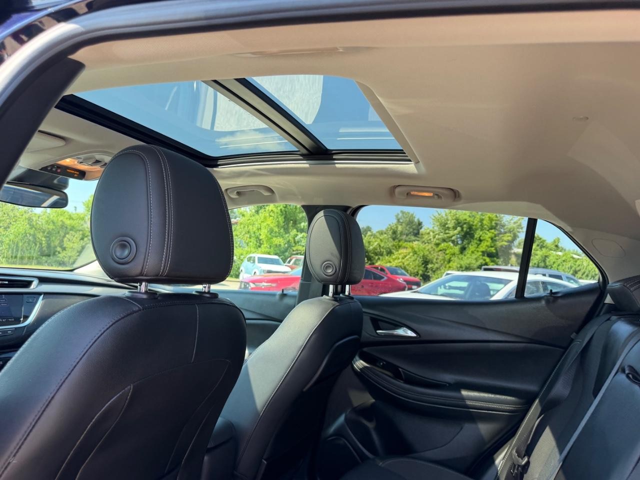 Buick Encore GX Vehicle Full-screen Gallery Image 09