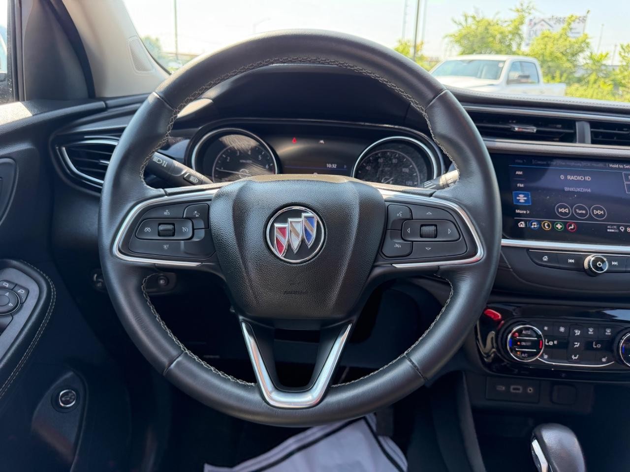 Buick Encore GX Vehicle Full-screen Gallery Image 11