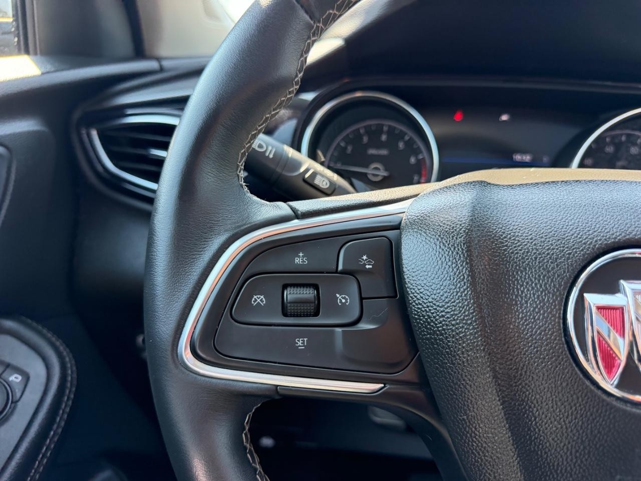 Buick Encore GX Vehicle Full-screen Gallery Image 12