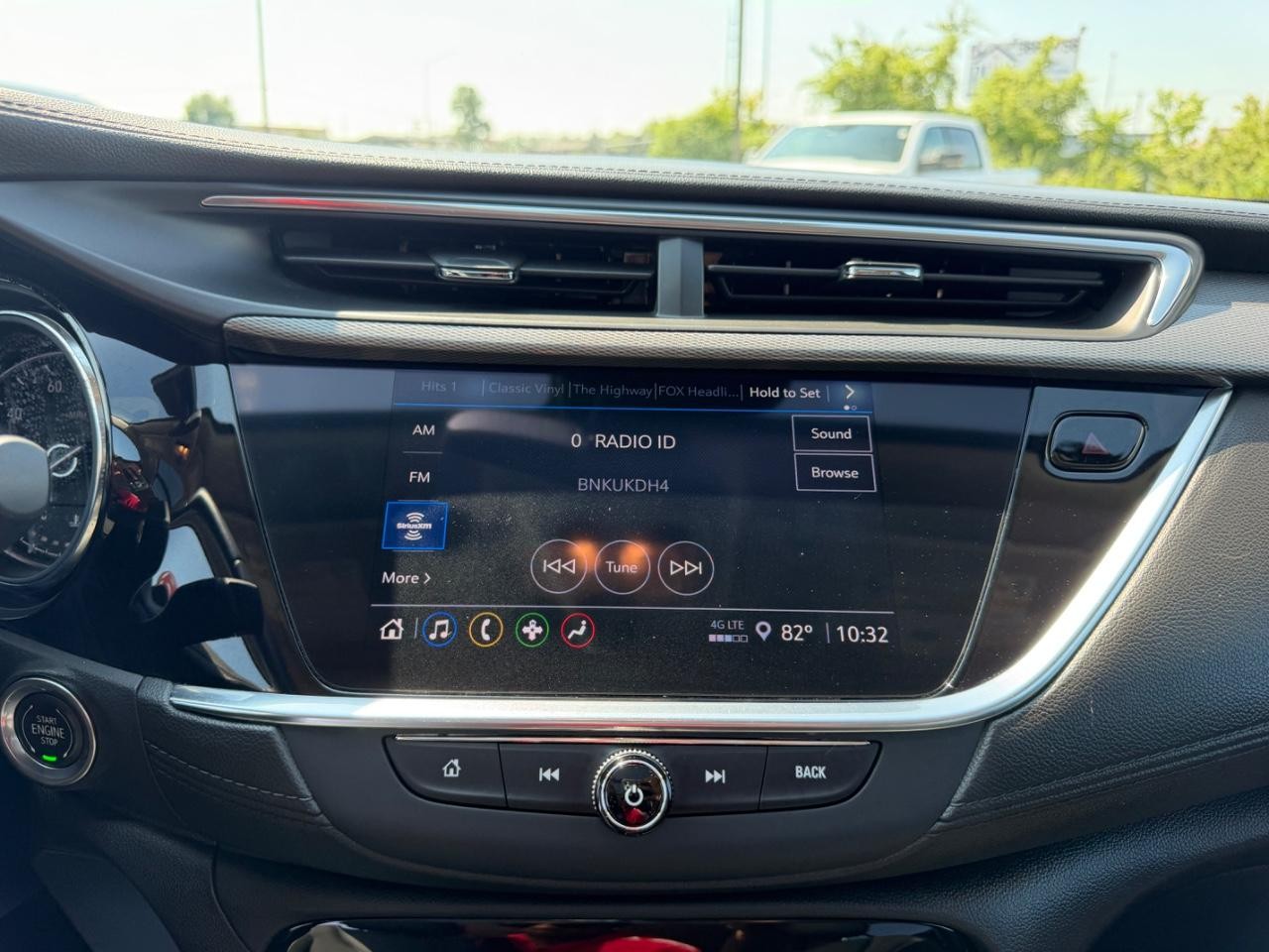 Buick Encore GX Vehicle Full-screen Gallery Image 14
