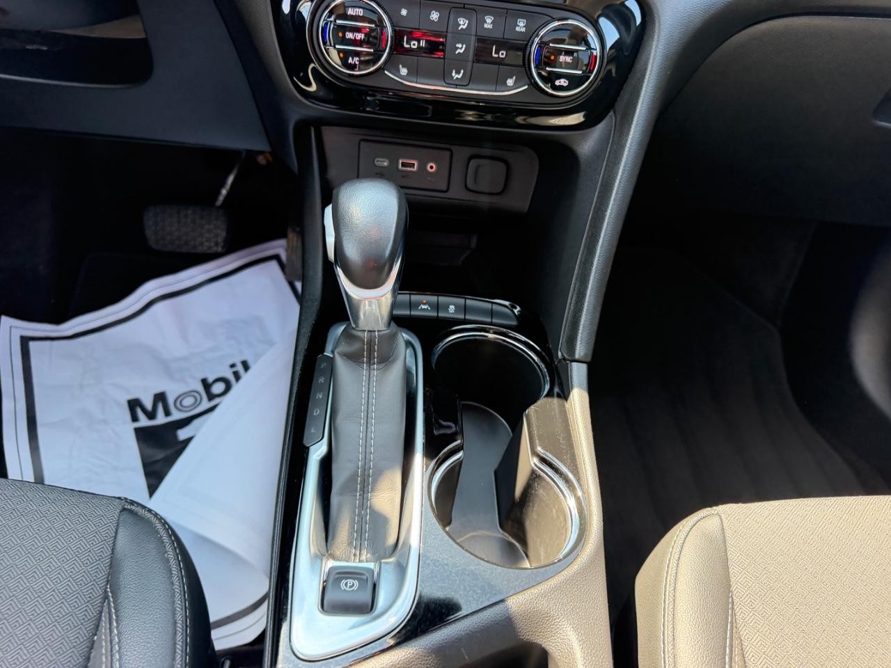 Buick Encore GX Vehicle Full-screen Gallery Image 16