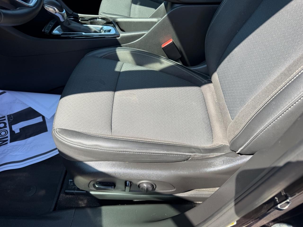 Buick Encore GX Vehicle Full-screen Gallery Image 19
