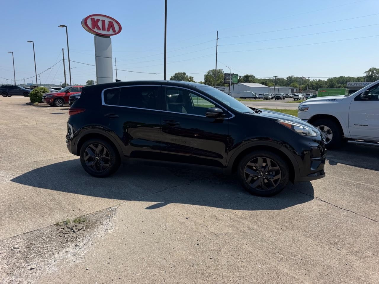 Kia Sportage Vehicle Full-screen Gallery Image 02
