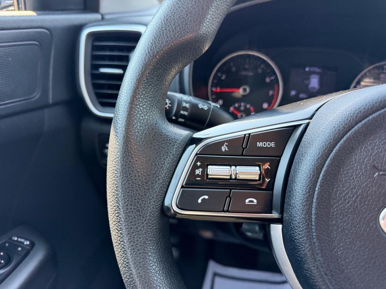 Kia Sportage Vehicle Full-screen Gallery Image 10