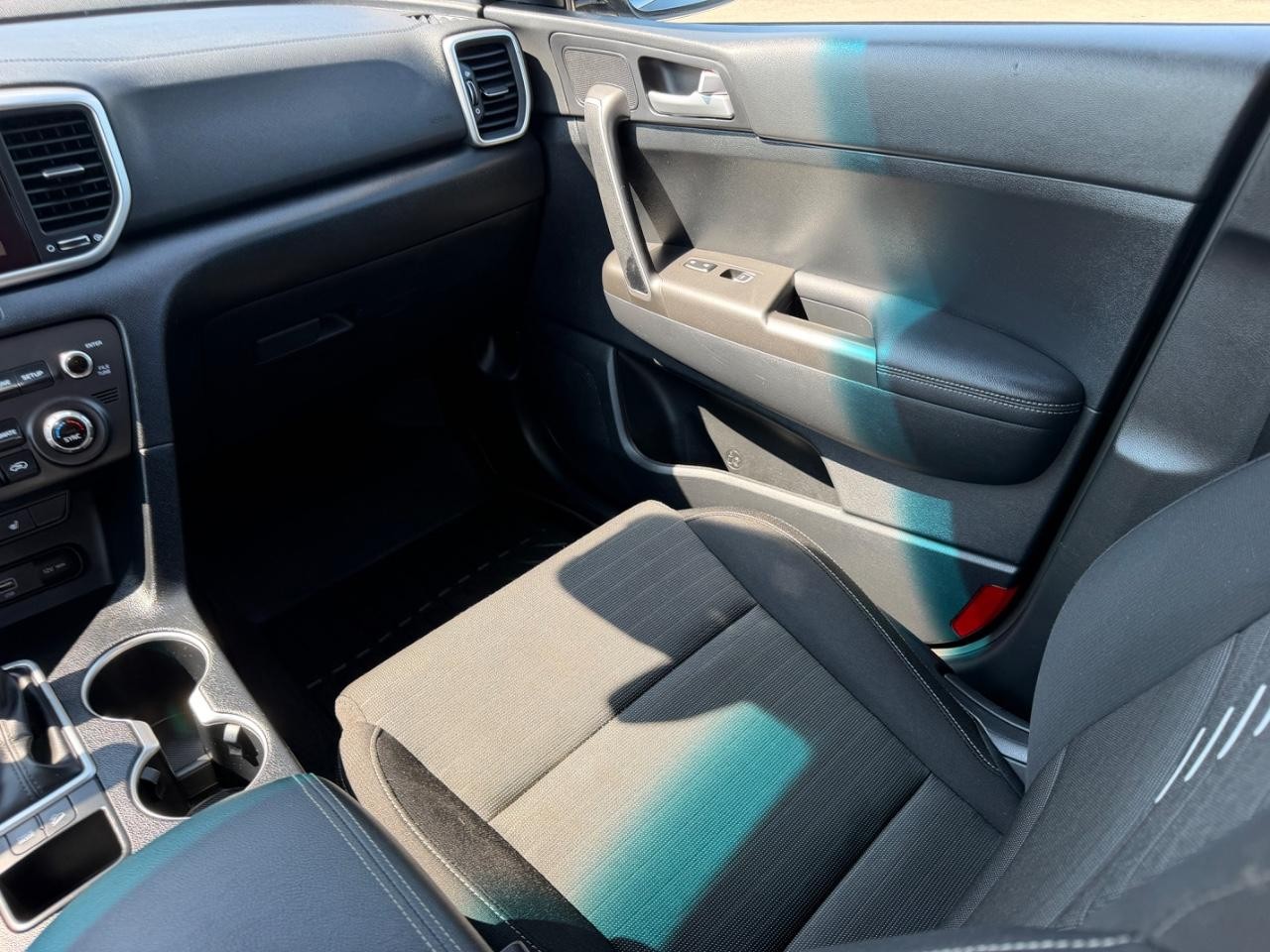 Kia Sportage Vehicle Full-screen Gallery Image 15