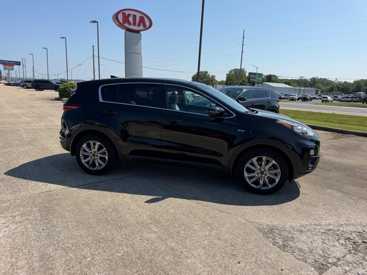 Kia Sportage Vehicle Full-screen Gallery Image 02