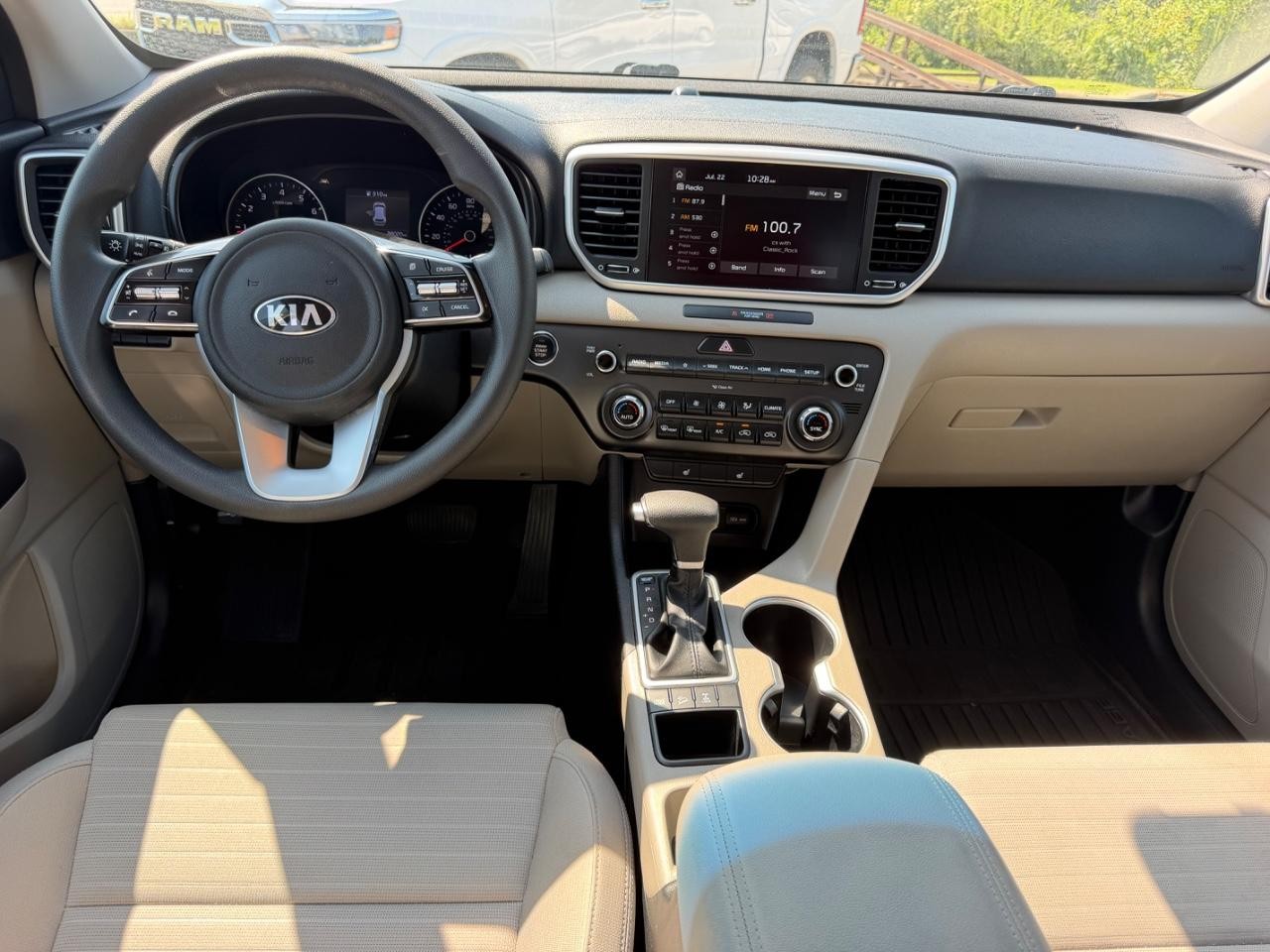 Kia Sportage Vehicle Full-screen Gallery Image 08