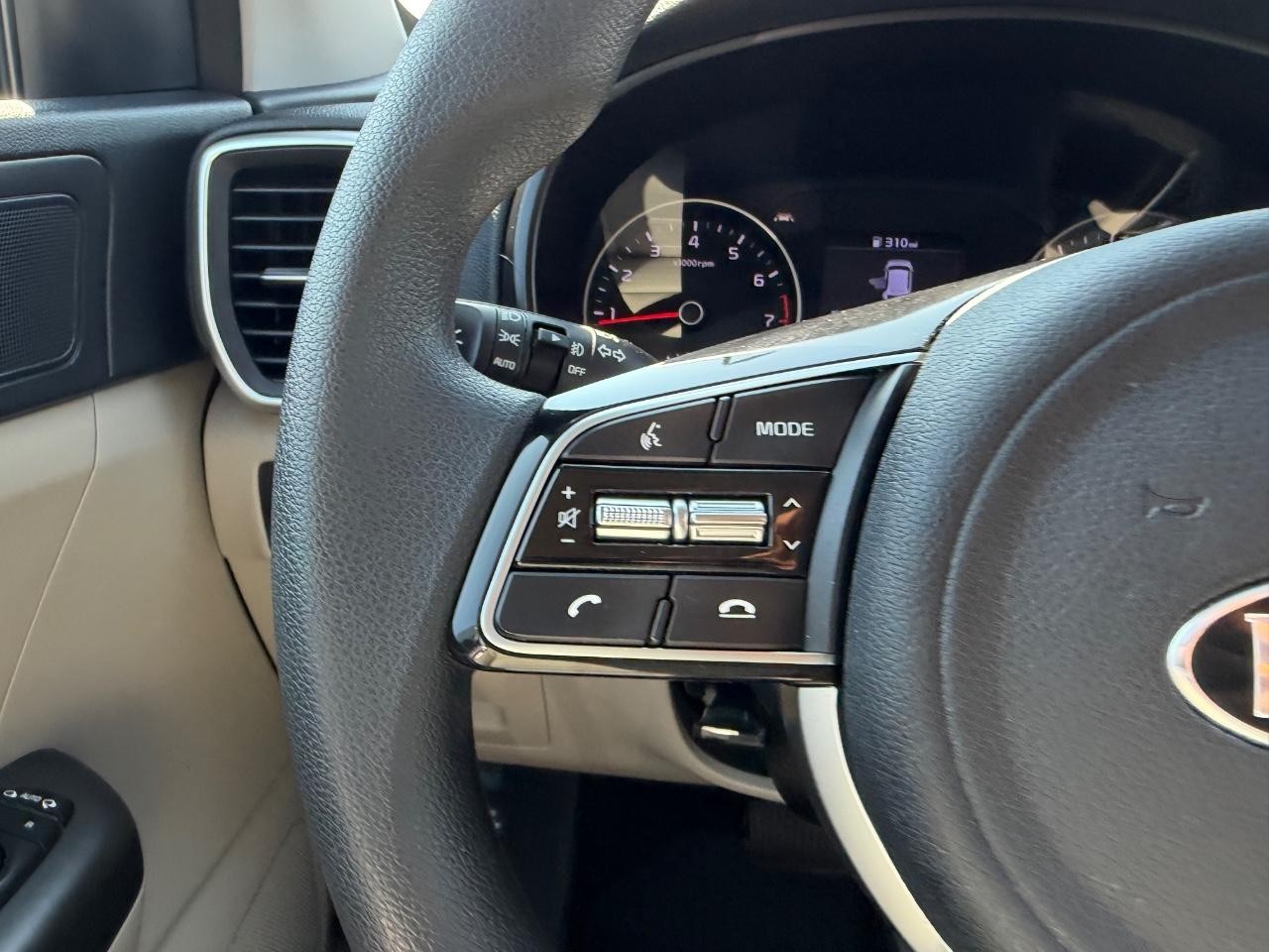 Kia Sportage Vehicle Full-screen Gallery Image 10