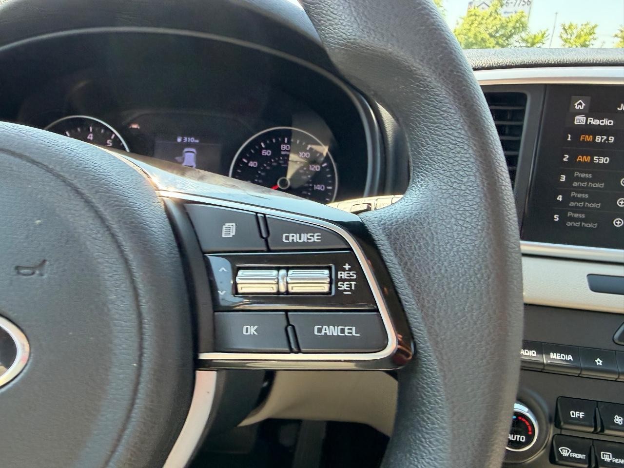 Kia Sportage Vehicle Full-screen Gallery Image 11