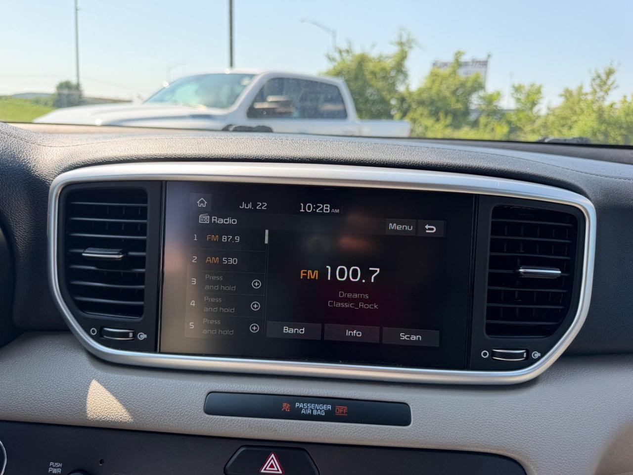 Kia Sportage Vehicle Full-screen Gallery Image 12