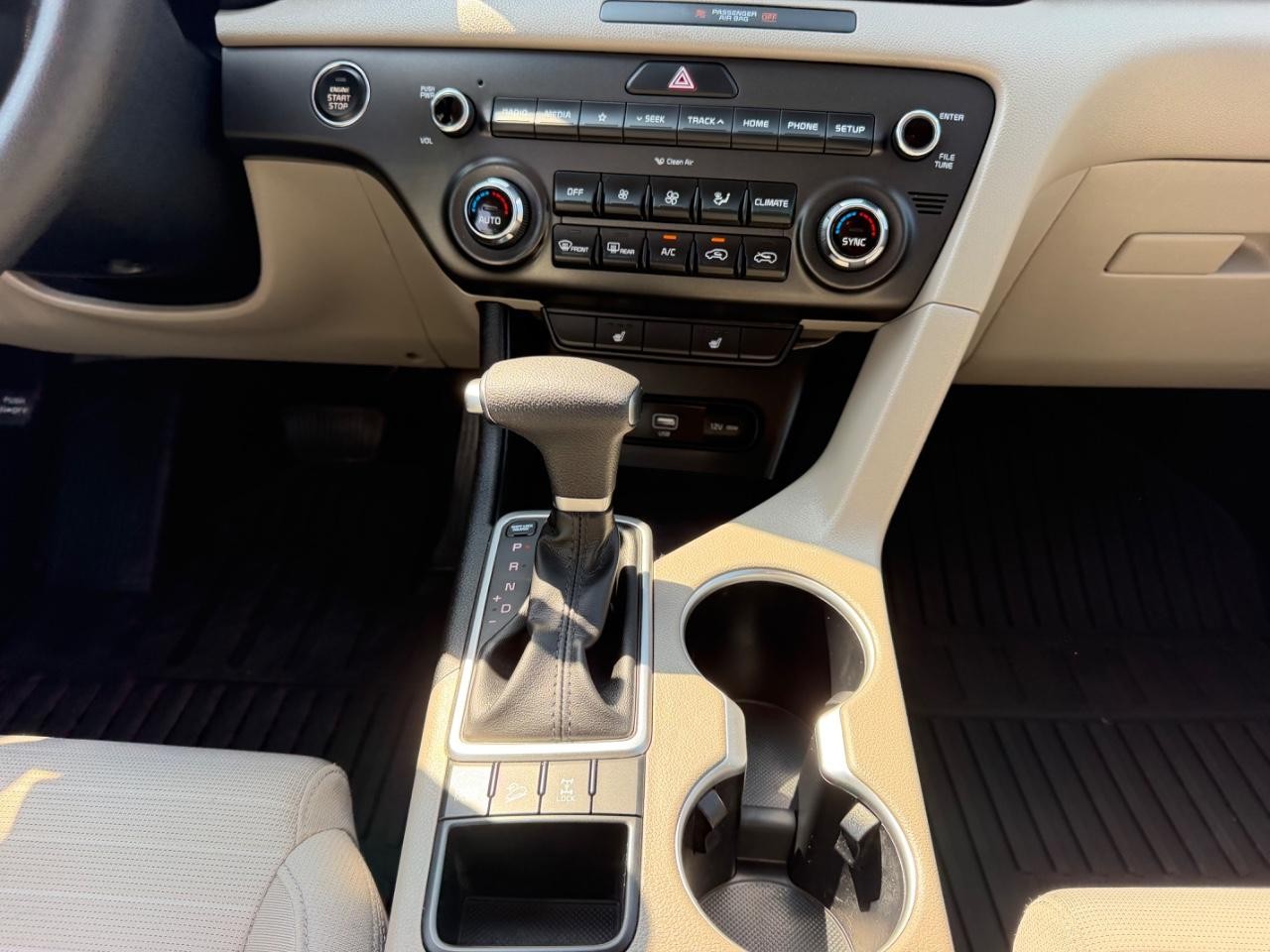 Kia Sportage Vehicle Full-screen Gallery Image 14