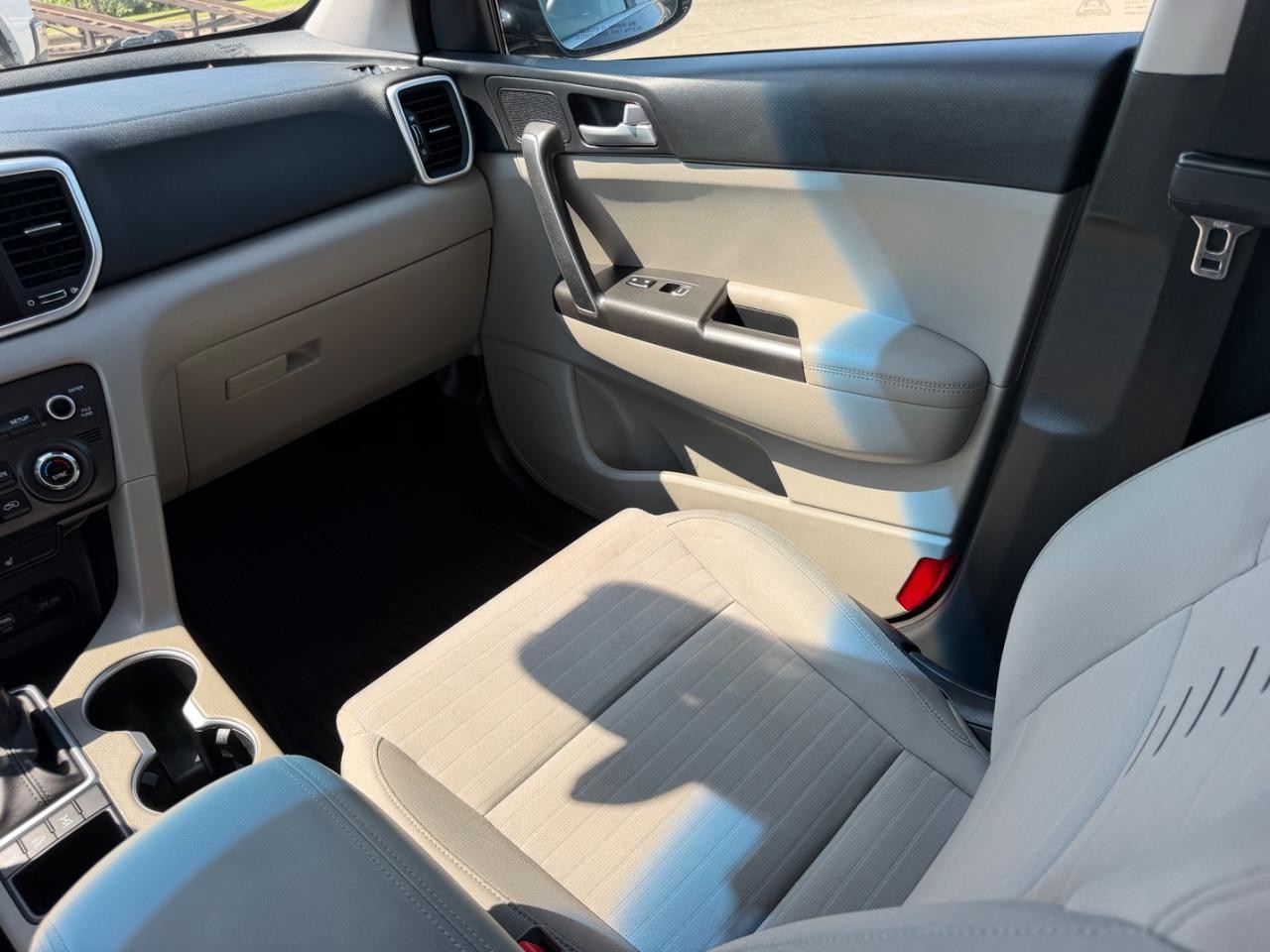 Kia Sportage Vehicle Full-screen Gallery Image 15