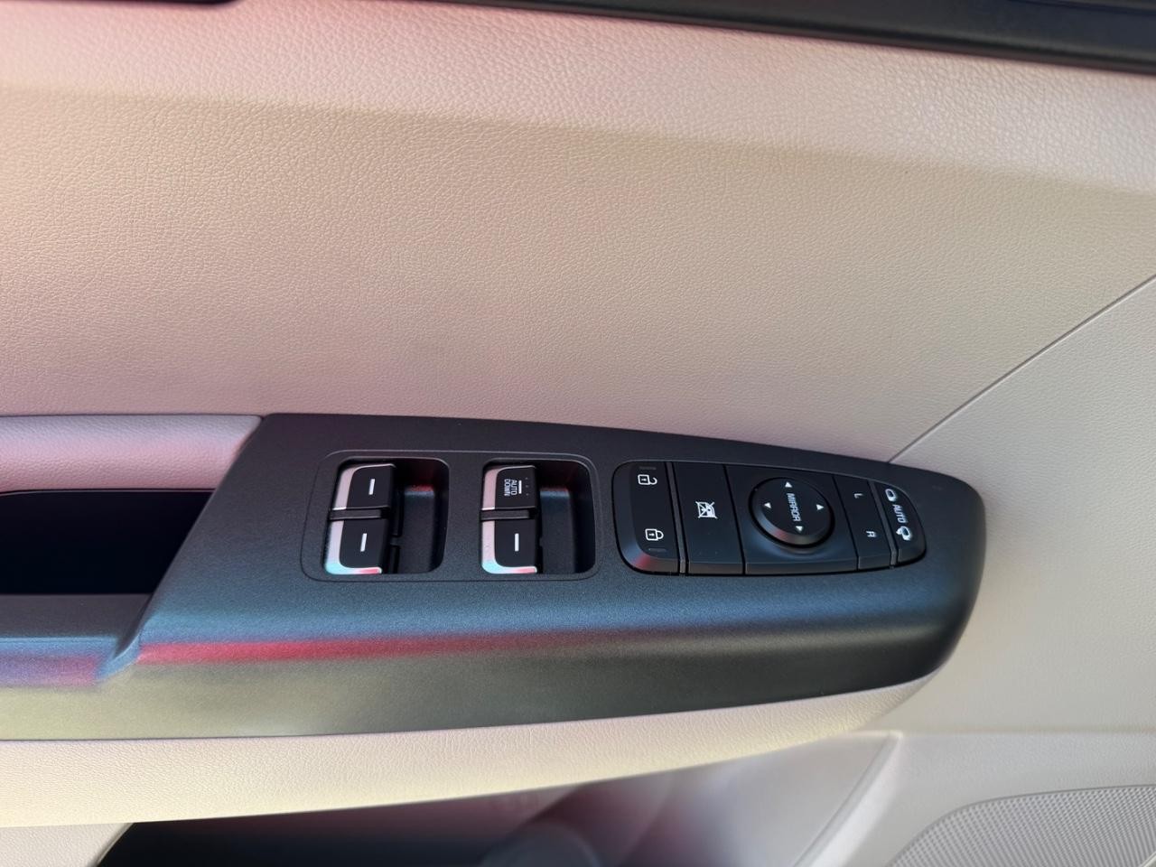 Kia Sportage Vehicle Full-screen Gallery Image 16