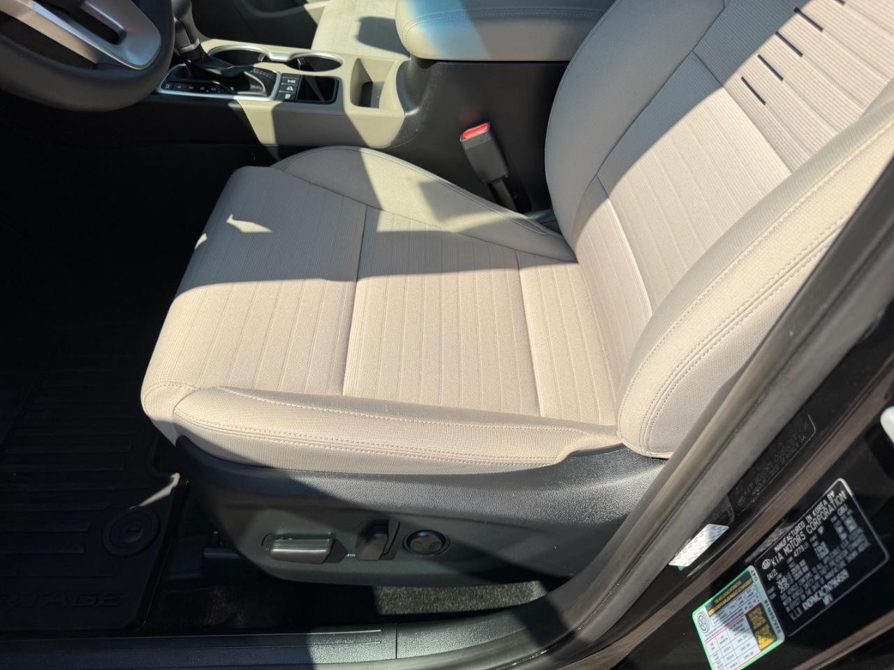Kia Sportage Vehicle Full-screen Gallery Image 17