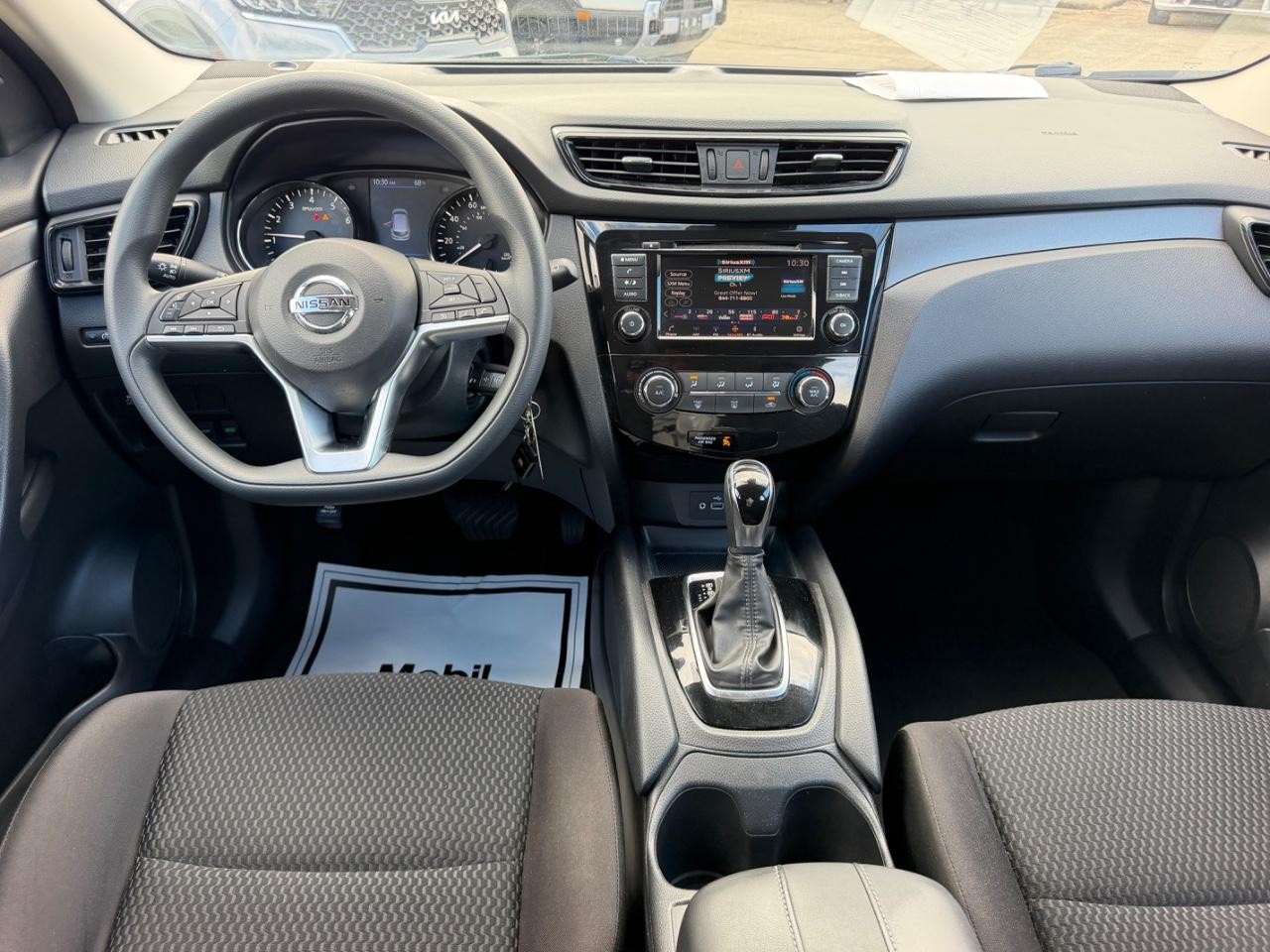 Nissan Rogue Sport Vehicle Full-screen Gallery Image 08