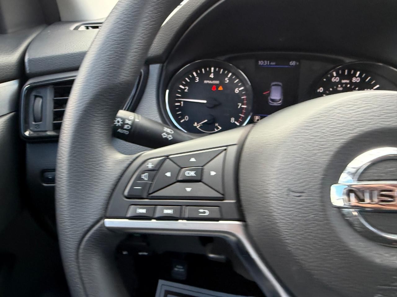 Nissan Rogue Sport Vehicle Full-screen Gallery Image 10