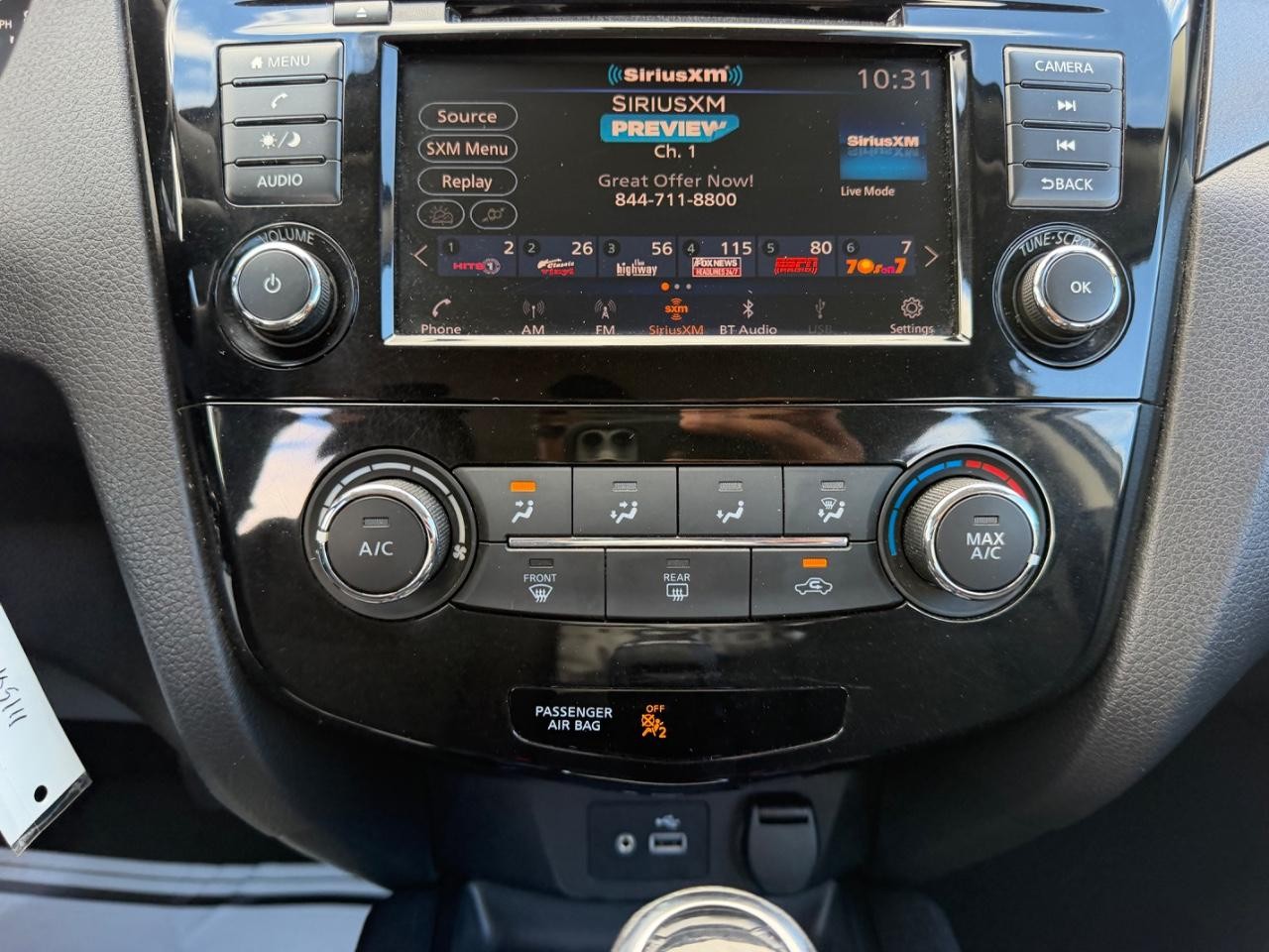 Nissan Rogue Sport Vehicle Full-screen Gallery Image 13