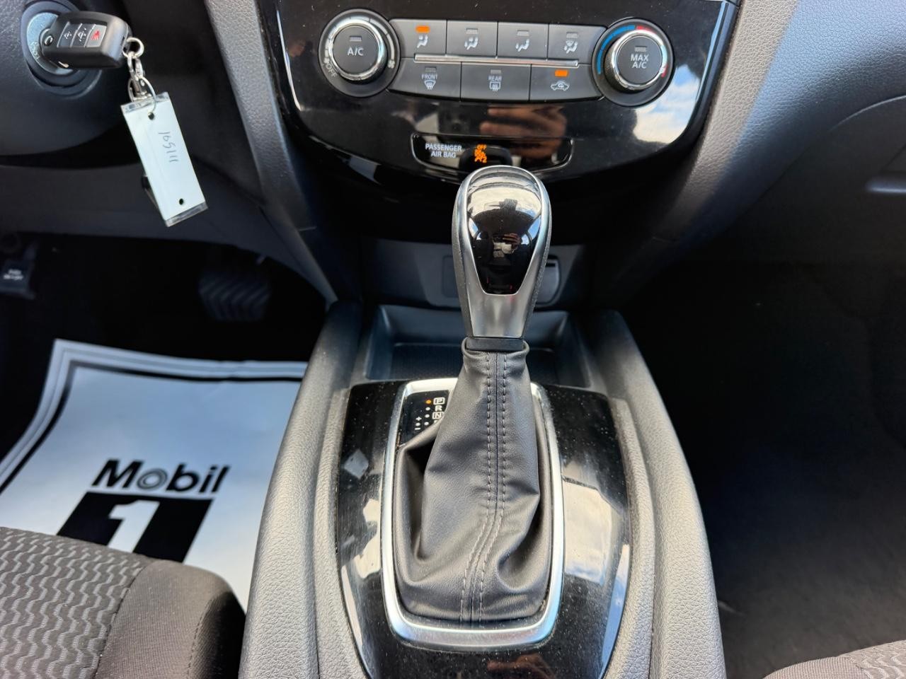 Nissan Rogue Sport Vehicle Full-screen Gallery Image 14