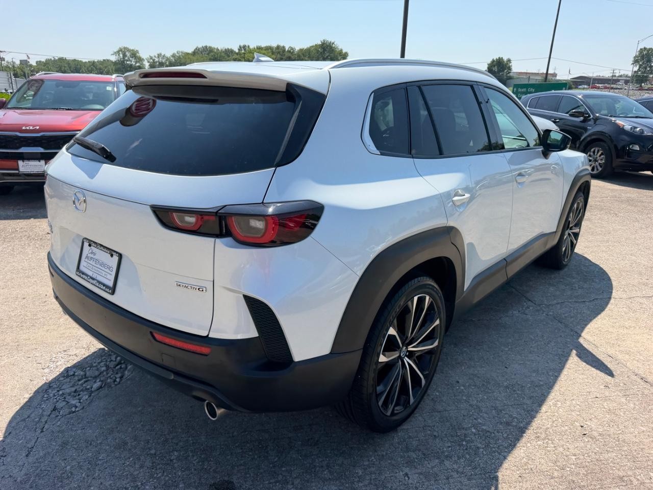 Mazda CX-50 Vehicle Full-screen Gallery Image 03