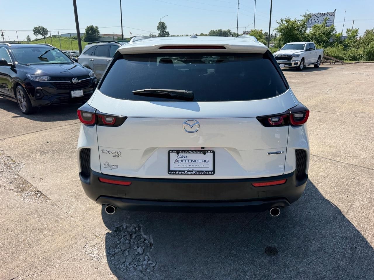 Mazda CX-50 Vehicle Full-screen Gallery Image 04
